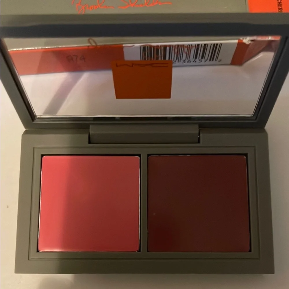 MAC Brooke Shields Makeup Palette - Picture 5 of 7